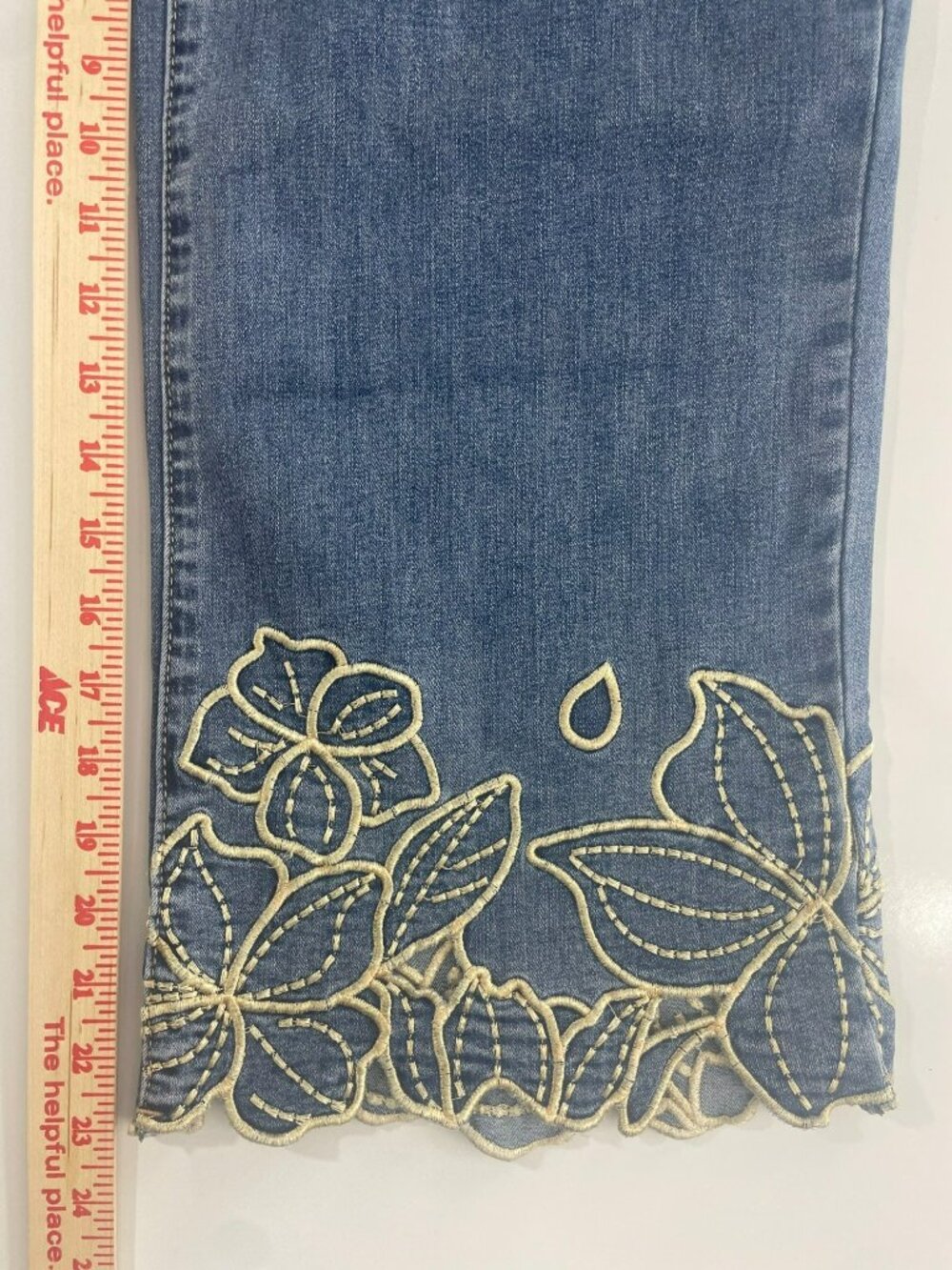 Charlie Embroidered Cropped Denim Jeans Medium Blue Floral Design Women's Size 2 - Picture 10 of 12